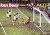 Аргентинцы Леопольде Луке, Даниэль Бертони и забивший гол Кемпес ликуют, когда второй мяч влетел в сетку ворот сборной Голландии